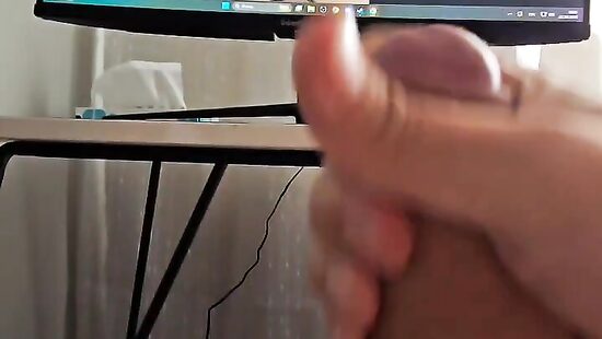 Кончил на сладкую киску)