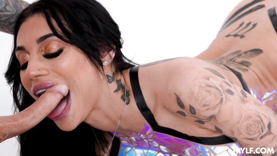 Схера ли диско-сиськи снова в моде?