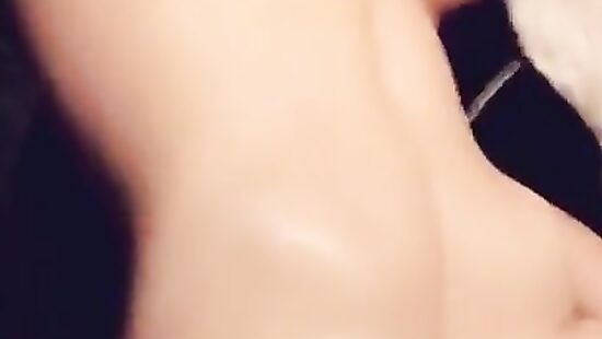 Смотрю порно и трогаю свои сиськи