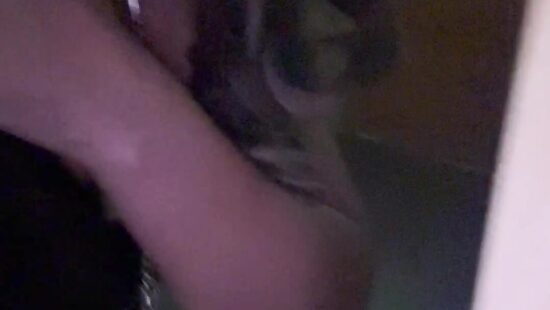 Отсос шлюшки на коленях ))