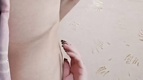 Дрочу у себя на кровати)