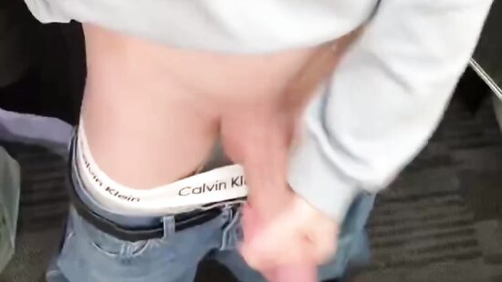 Подрочил в примерочной