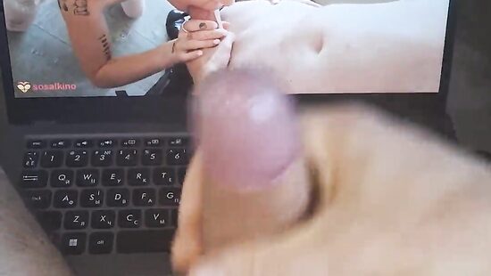 Просмотр порно и дрочка