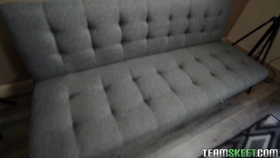 Наклеила ресницы и отправилась соблазнять знакомого парнишку