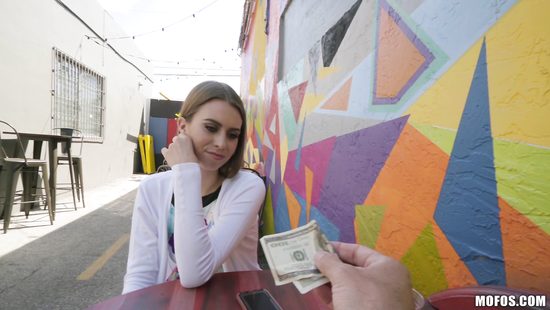 Пикапер подцепил гламурную шлюшку и оттрахал мощным членом в душевой