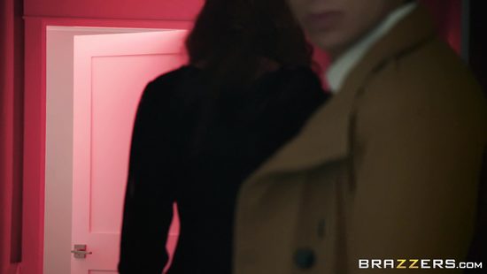 Кучерявый детектив отодрал сексапильную любительницу жесткого секса