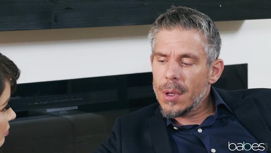 Личный психолог помог жаркой телке избавиться от стресса