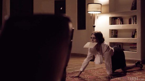 Похотливая секретарша умоляет босса отодрать её как шлюху